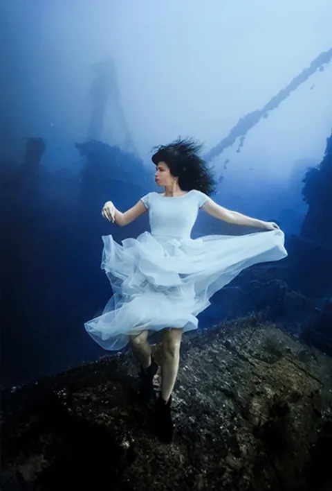 Canadian photographer Steven Haining breaks world record for deepest underwater photoshoot at 163ft - model poses on shipwreck WITHOUT diving gear