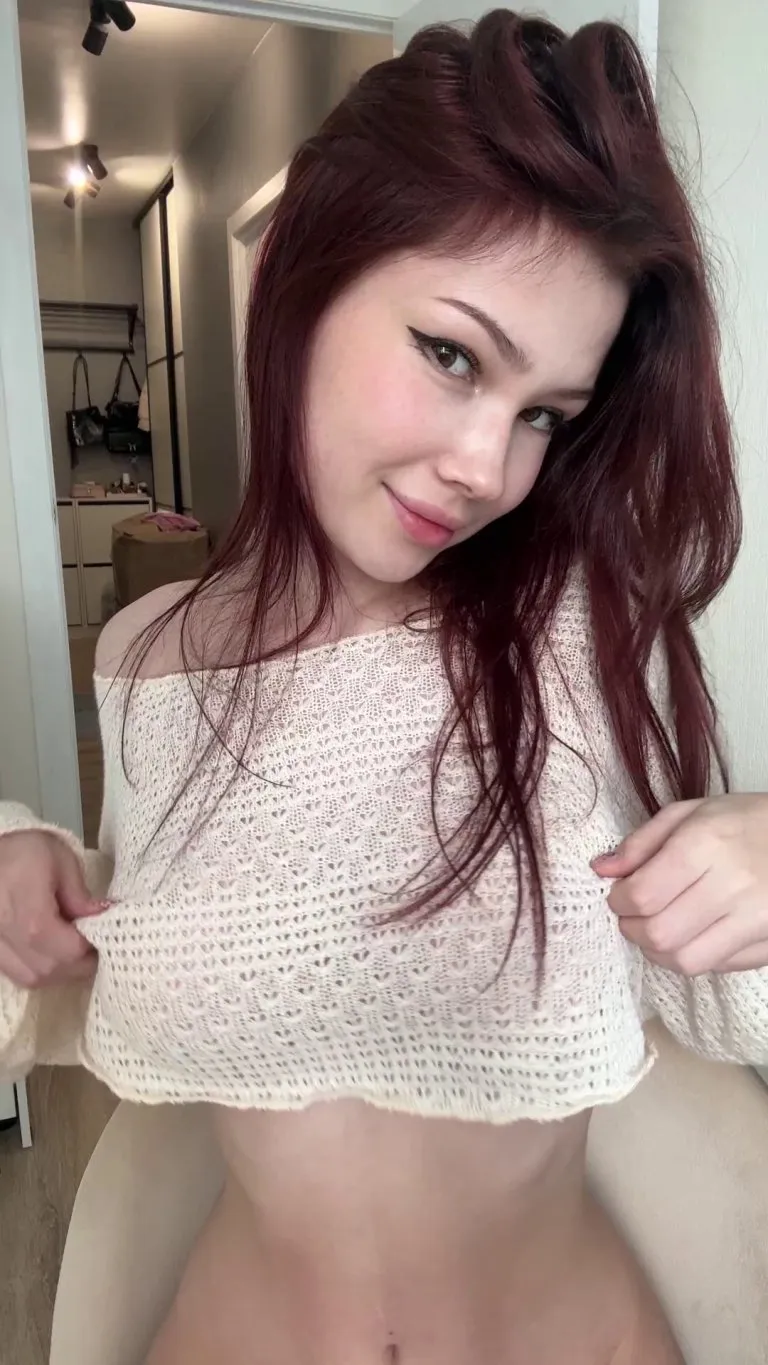 Hope I'll seduce my roommate with my huge college tits today (reveal)