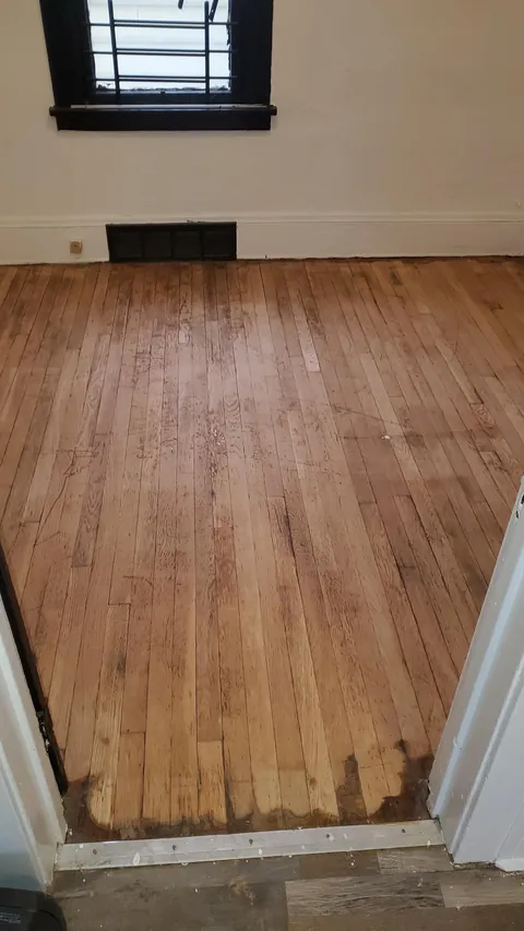 I hated these floors, so I redid them. First time major DIY, how did I do?