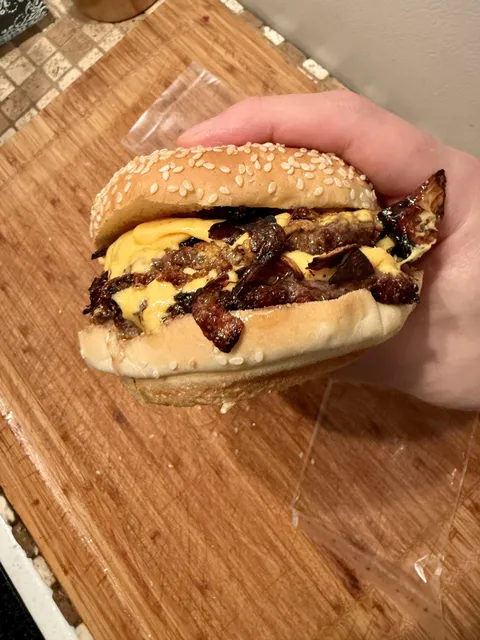 [homemade] mustard and onion grilled smash burger