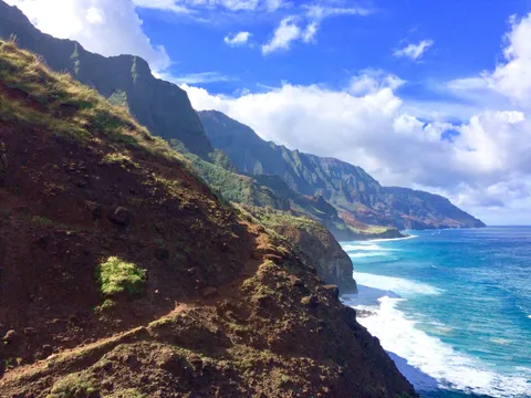 Got dumped, so I backpacked Hawaii for a month. Best decision ever. Kalalau Trail - Kaua’i [OC] [1536x1024]