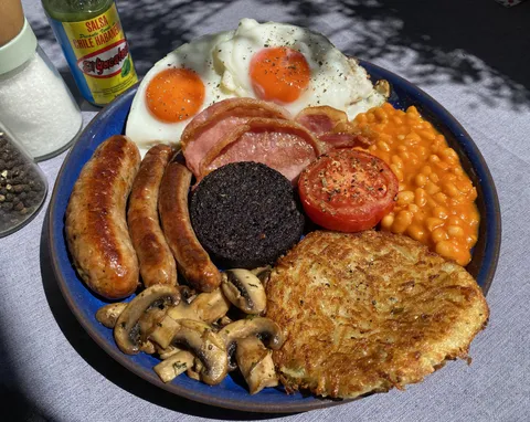 [OC] Full English Breakfast with black pudding and homemade chili hash brown