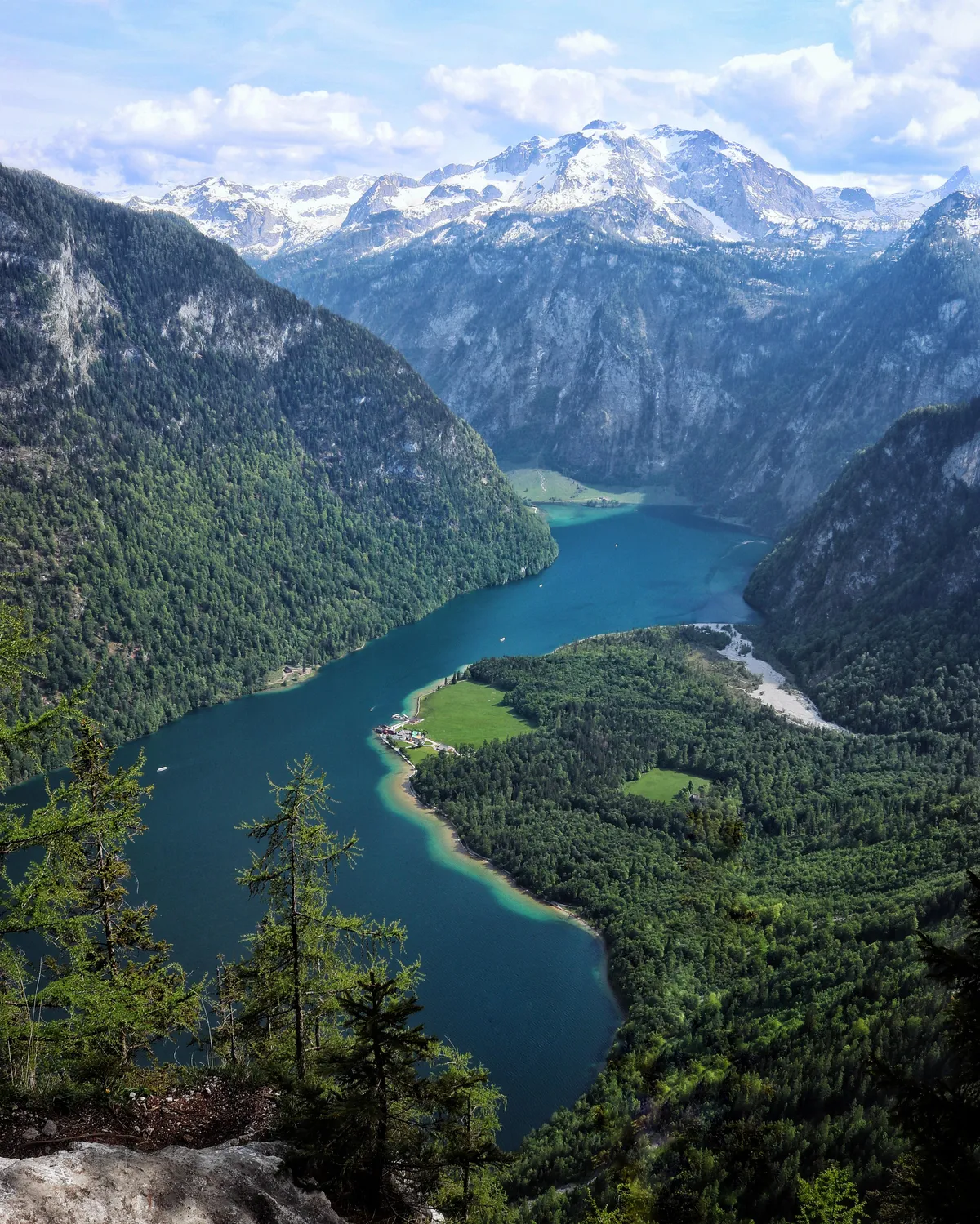 ITAP of a lake from a viewpoint 