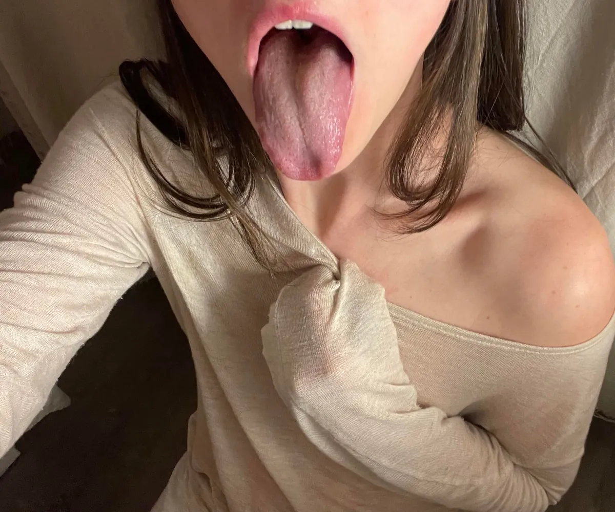 spoil me with ur cum please 🤍