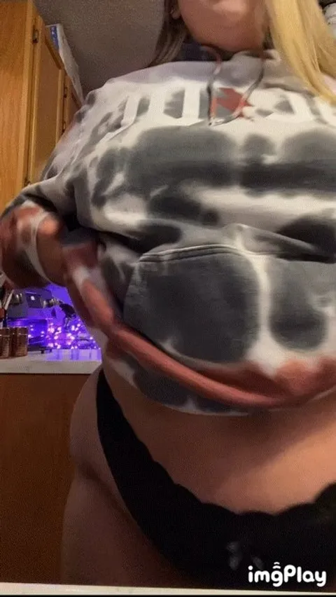 Your view while I make you food 😈