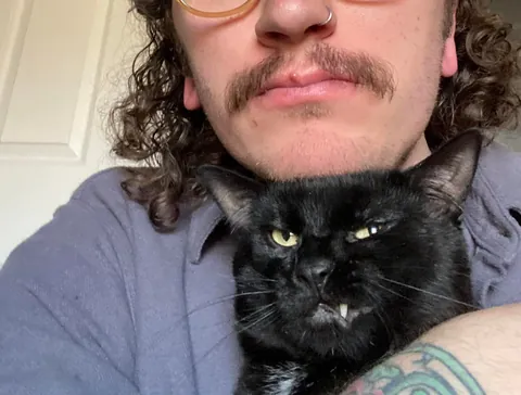 And to think someone tried to throw this guy away like trash. Happy Holidays from Hefty Fabuloso.