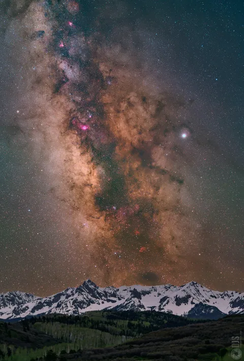 I have been using a device called a "star tracker" which will follow the rotation of the Earth when aligned thus allowing me to capture extremely detailed images of the Milky Way. This is my latest tracked shot from Colorado. [OC]