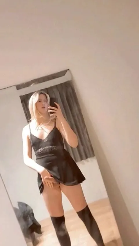 Would you accept girlcock pics and goon together with me ?