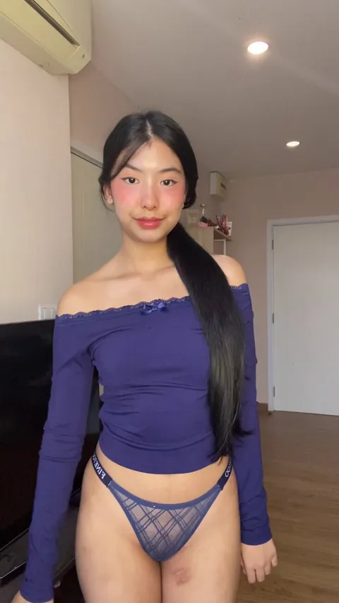 I'm picking random guys to send nudes to, who's in?