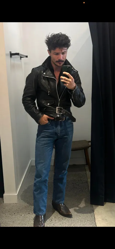 Cultured gentlemen, what do we think of the fit.