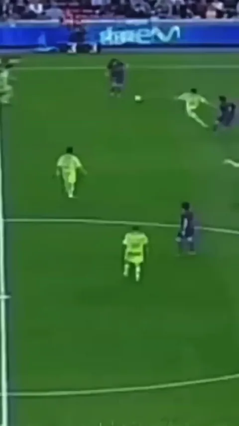 messi making defenders question their career choices