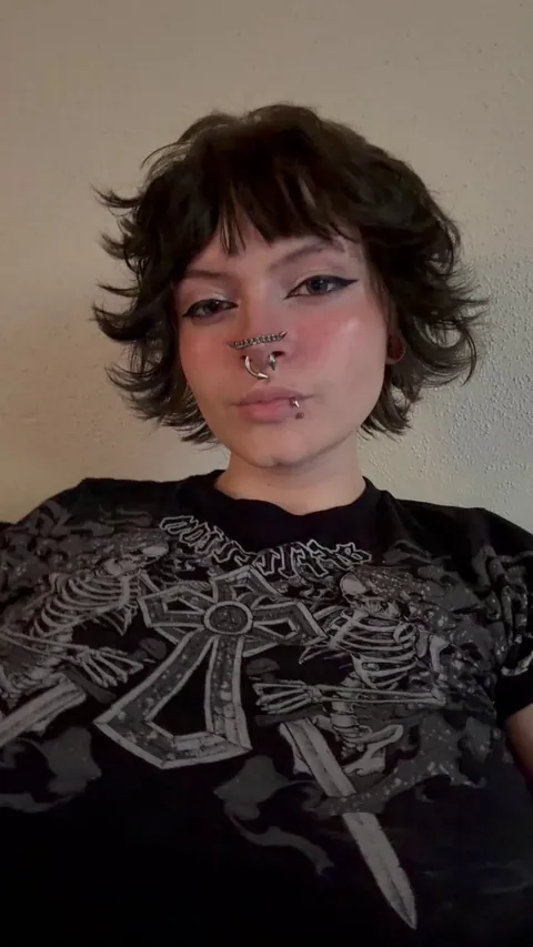 never judge a girl by her baggy clothes