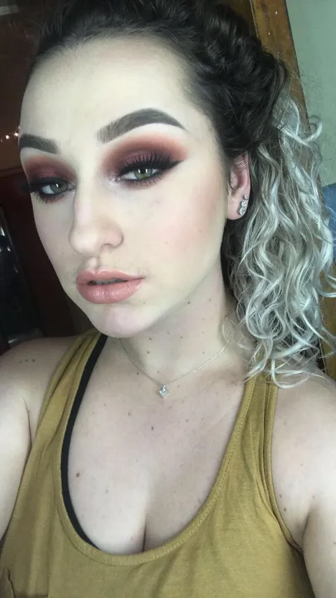 Black cherry halo eye