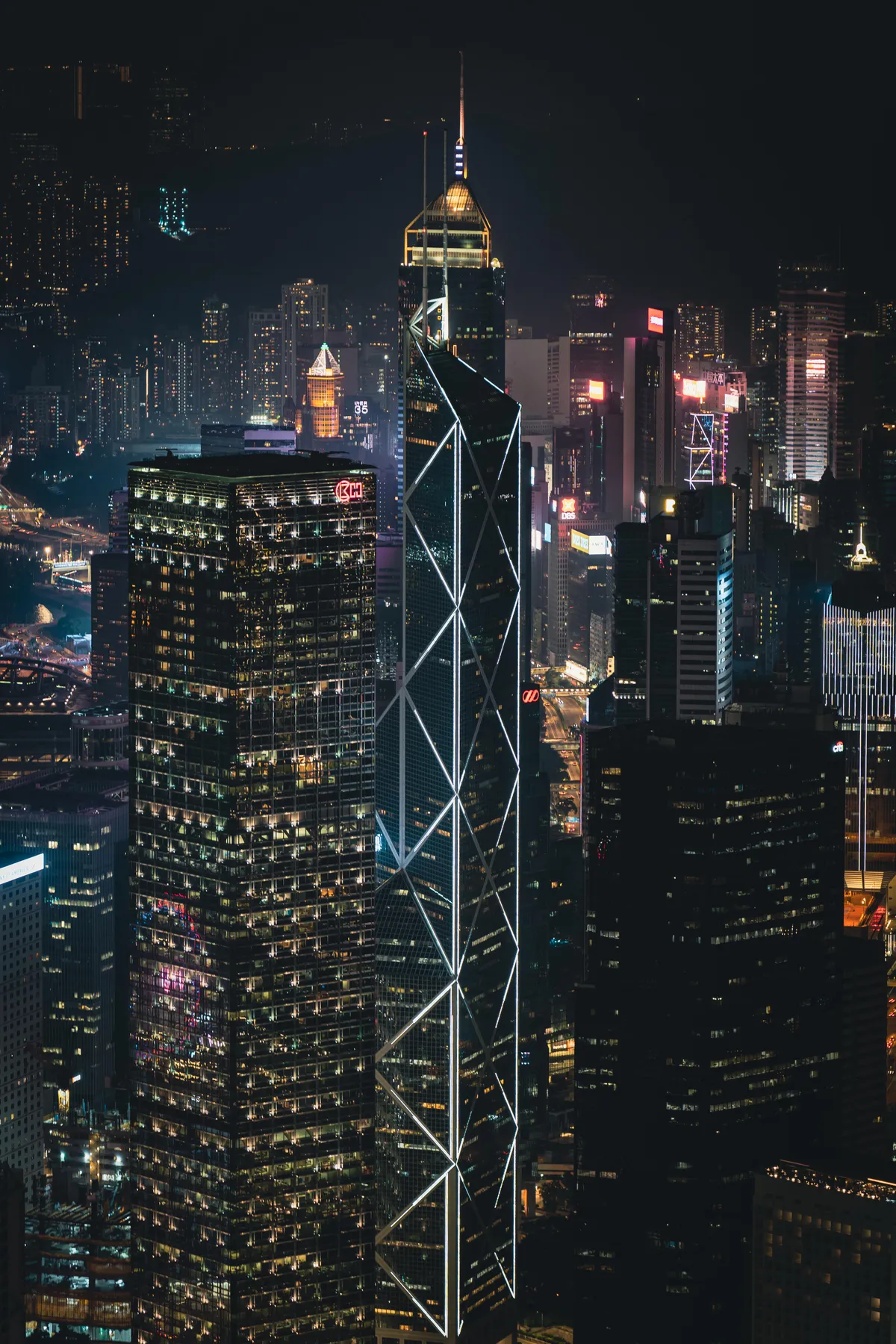 Took a picture of Hong Kong’s skyline at night [OC]