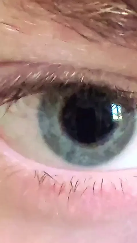 I can dilate and constrict my pupils on command.