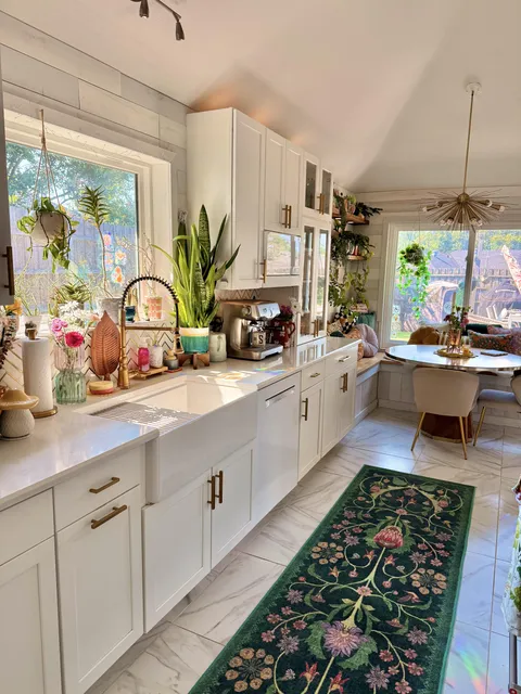 my kitchen in the mawnin' ☀️🌈