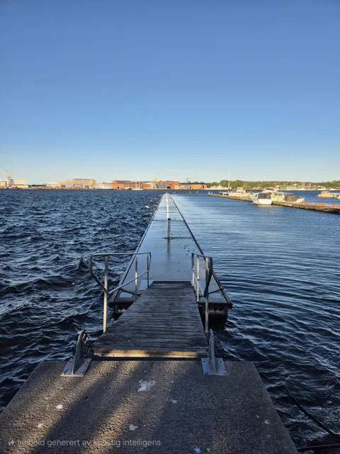 This small breakwater break the waves quite efficiently.