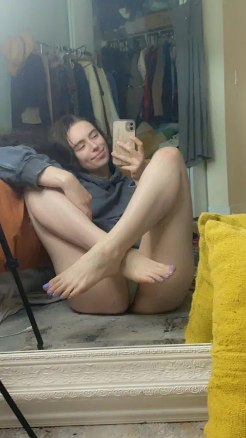 Blue toes… yes or no? 