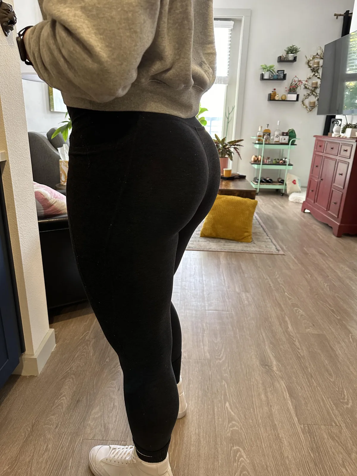 you walk into a room and see my butt, what are you gonna do? ;)