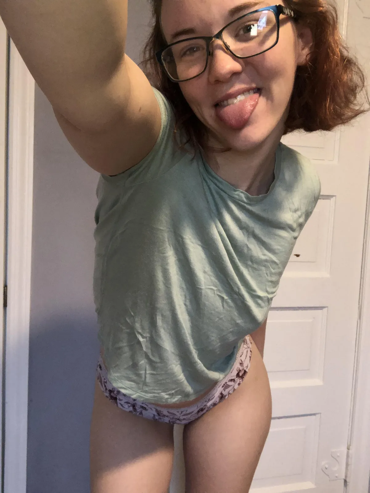 Nerdy girls are the cutest🥰