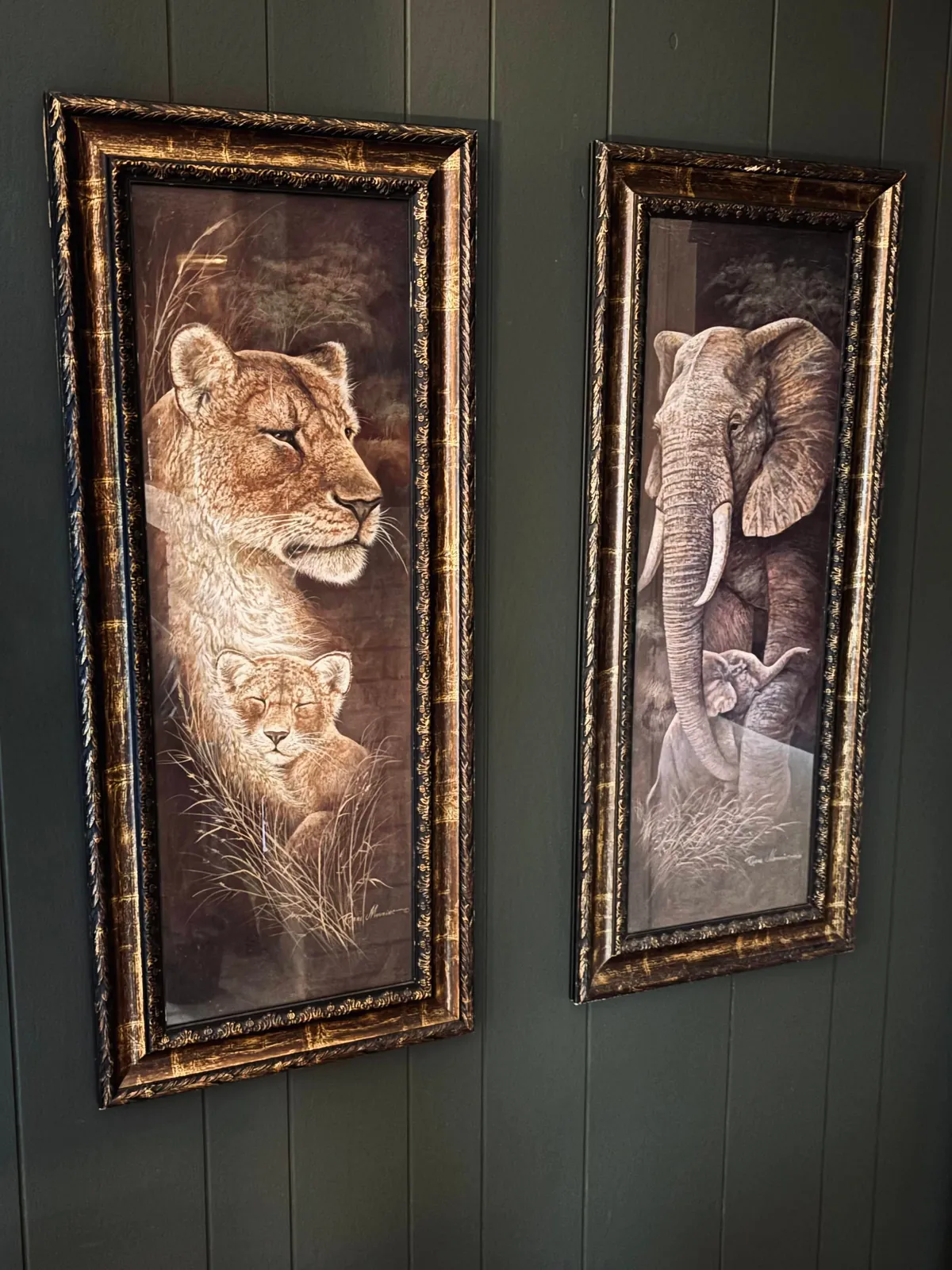 Always been my dream to have a study/library space. Finally finished.