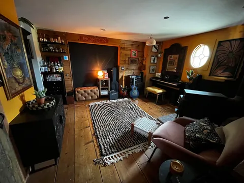 As requested, I am posting the first floor of my home in the daylight. Enjoy!