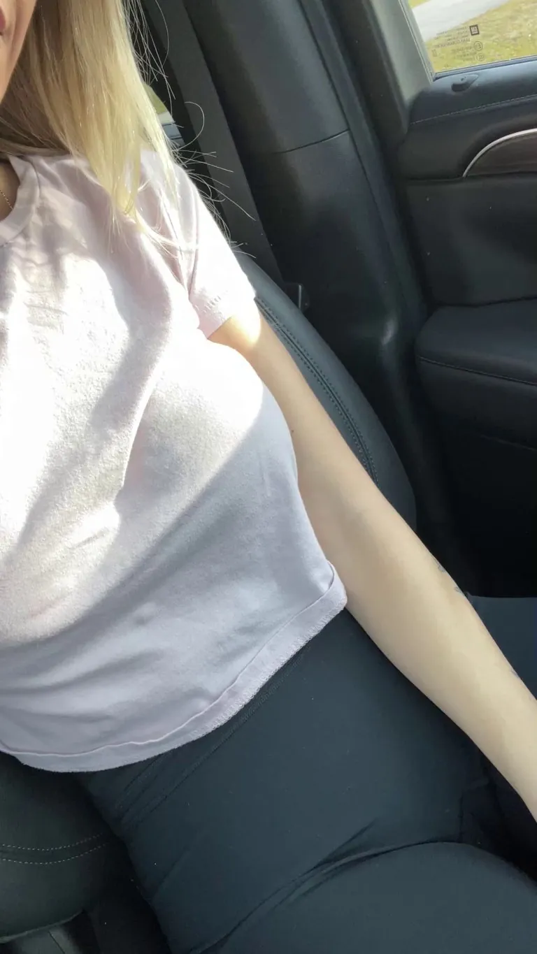 Mom’s a flasher and I love it![gif]