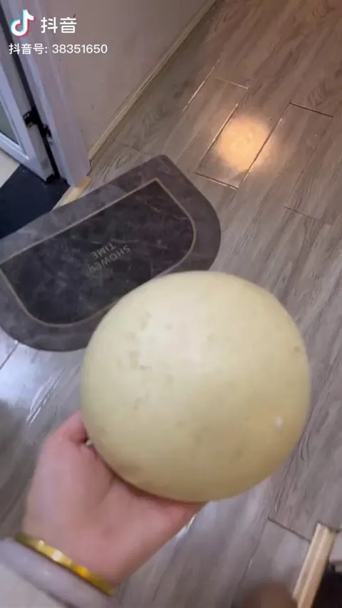 there's a saying, you can stop any chinese kids from crying by feeding them mantou. I believe it applied to all babies.