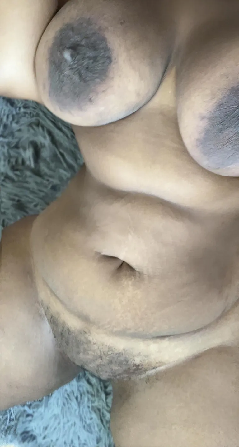 I never post belly pics but I love you all, happy 26th to me 🥹❤️❤️