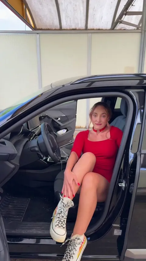 When your collar is the dress code, and ‘ready’ just means plug inserted before arrival