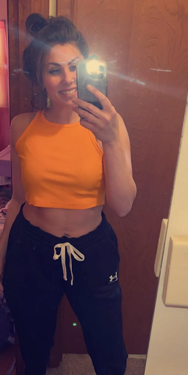 Born in 1999, from Iowa, 1 kid... Would you still fuck me?🌽💦➡️