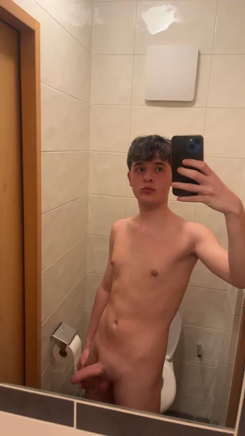 (18) swipe to undress me 👉😜