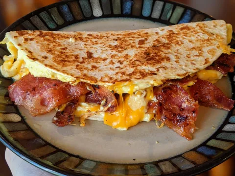 [homemade] breakfast quesadilla