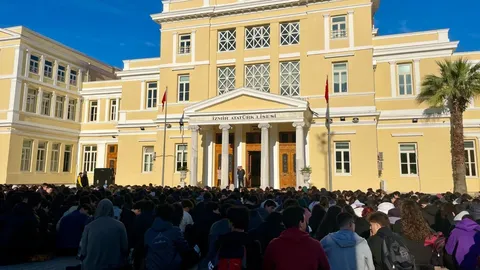 Thousands of high schoolers across Turkey rise against Erdogan's purges on the Kemalist sphere in education