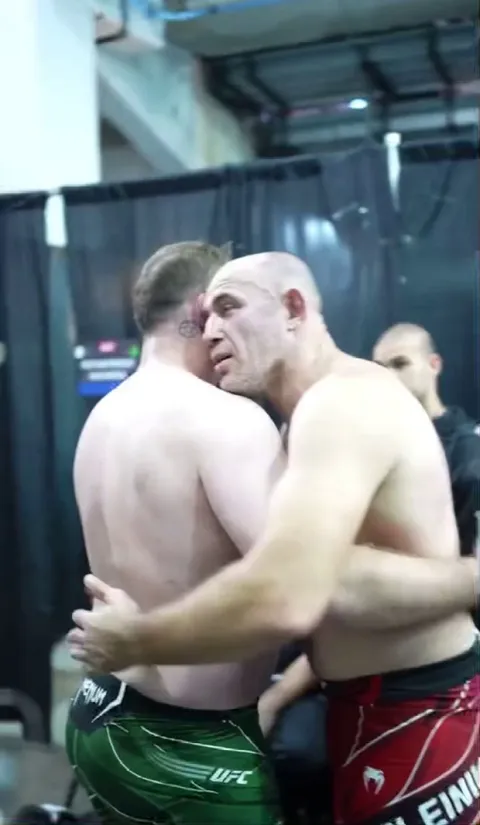 Fighter teaches his opponent the submission he used to beat him