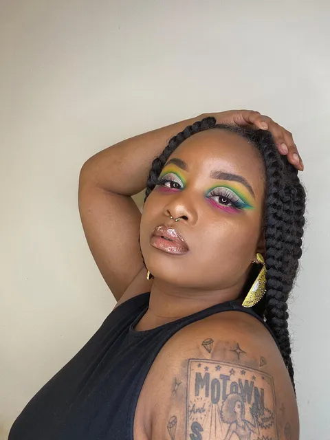 I wasn’t sure if I wanted to post this as I wasn’t completely satisfied with the outcome... I feel like an exotic bird 🦜