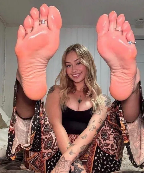 Which of those girls are ur fav let mommy know