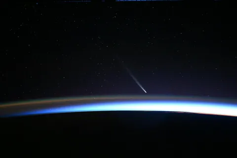 Comet C/2023 A3 on atmosphere's edge, as seen from the ISS. By Don Pettit