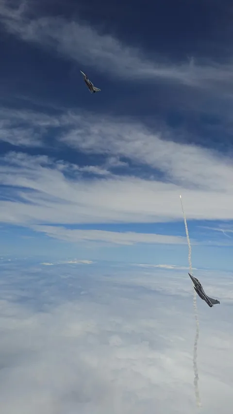 Deux Rafales protégeant le lancement d'Ariane 6