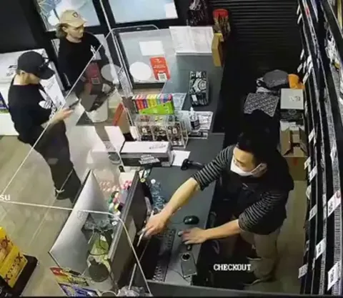 Guy dies inside after trying to do a runner from a liquor store