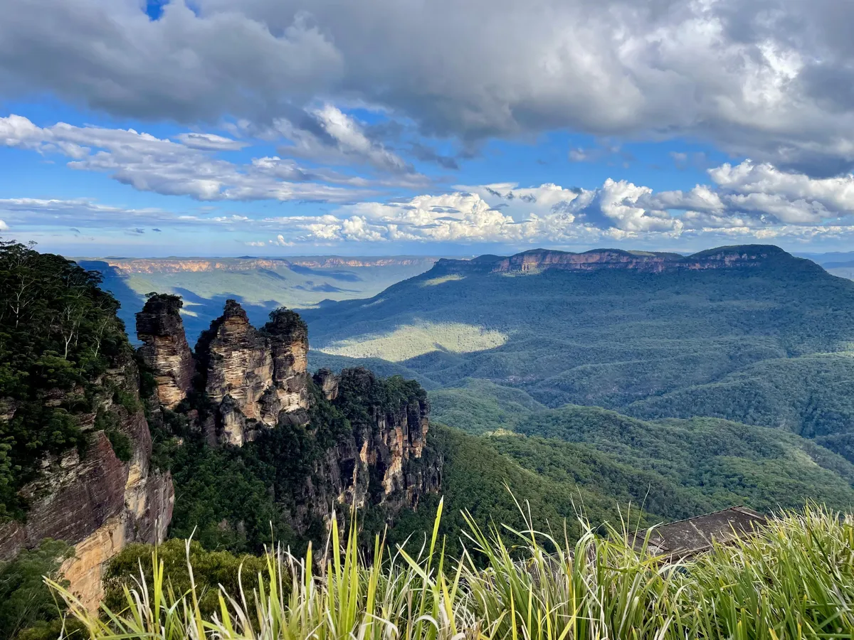Three Sisters - Blue Mountains National Park - NSW, Australia [4032x3024] (OC)