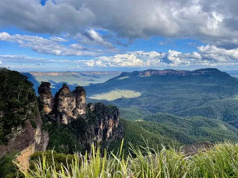 Three Sisters - Blue Mountains National Park - NSW, Australia [4032x3024] (OC)