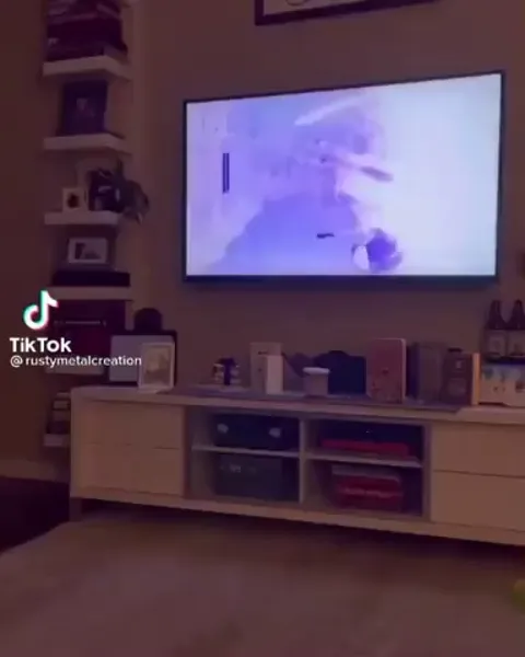 Watching that scene for the first time it's always scary