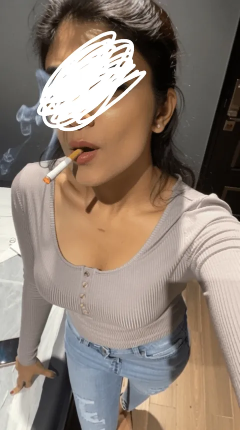 Swipe to see my lips closer