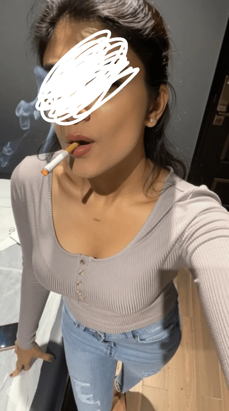 Swipe to see my lips closer