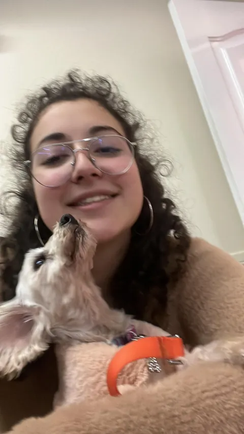 I'm back again lol 20F, still got daddy issues and changed my glasses