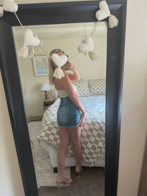 Swipe to watch me undress :) [f]