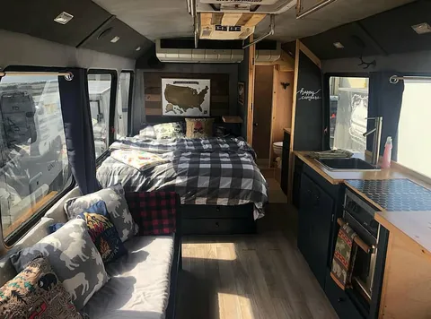 Cozy bus with all the necessities