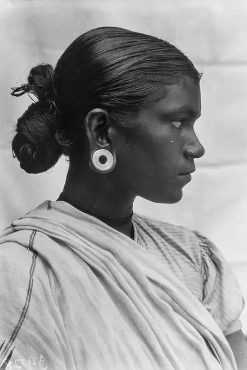 These 1926 portraits of Indians taken by German anthropologist Egon von Eickstedt during his travels which took him through India, Ceylon (modern-day Sri Lanka), and Burma