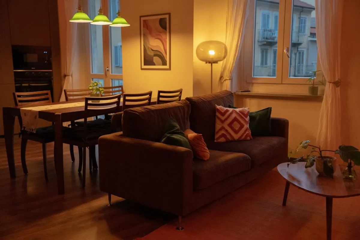 Living room, night and day